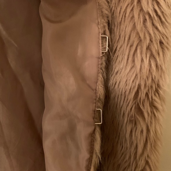 Faux Fur Vest - Picture 4 of 7